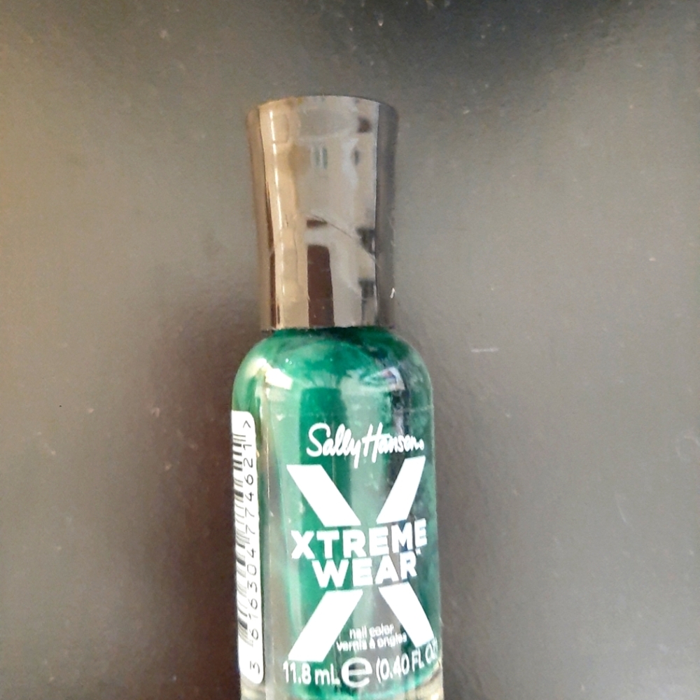 Sally Hansen Xtreme Wear Nail Polish in Green APPLE TINI